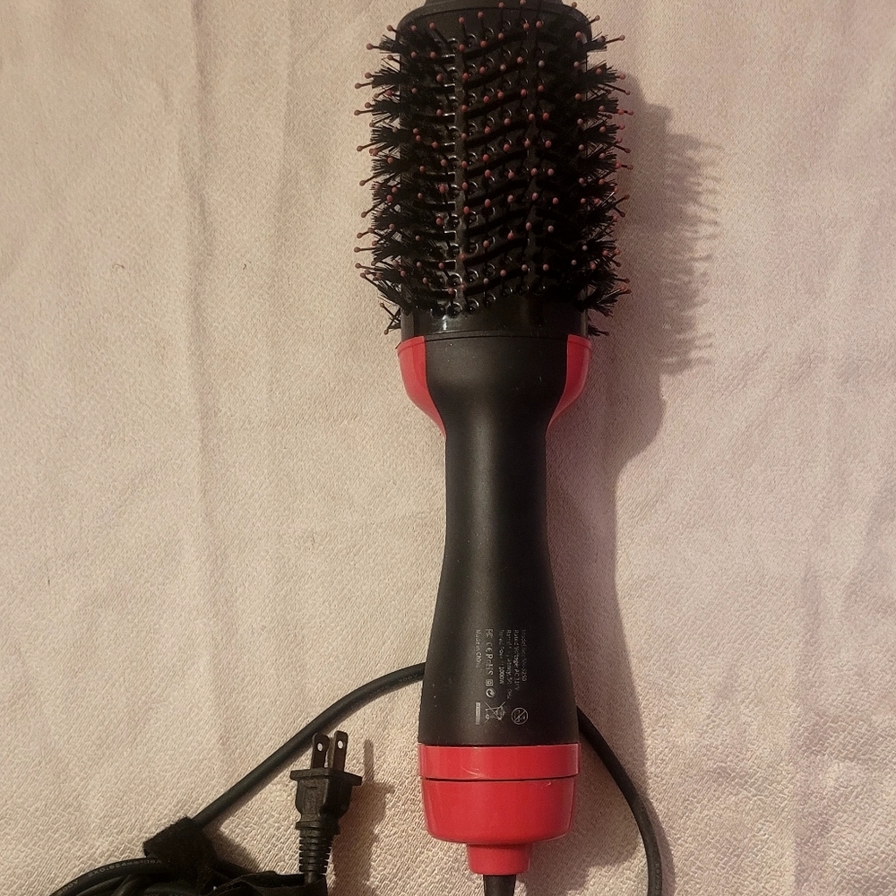 Multifunctional hot air brush designed to dry and style hair simutaneously